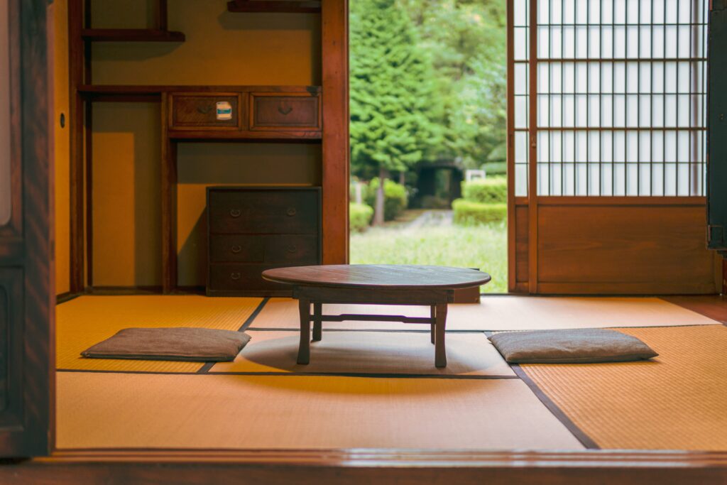 運用榻榻米等日式家具。